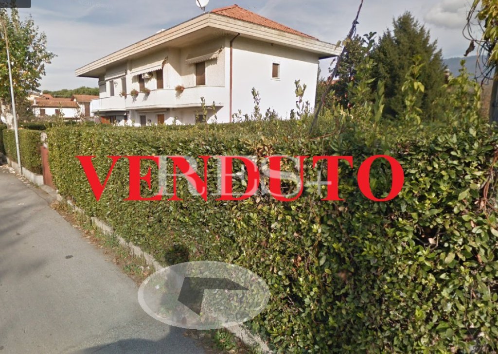 Mansarda quadrilocale in vendita  via del Conte 34, Montignoso, località Cinquale